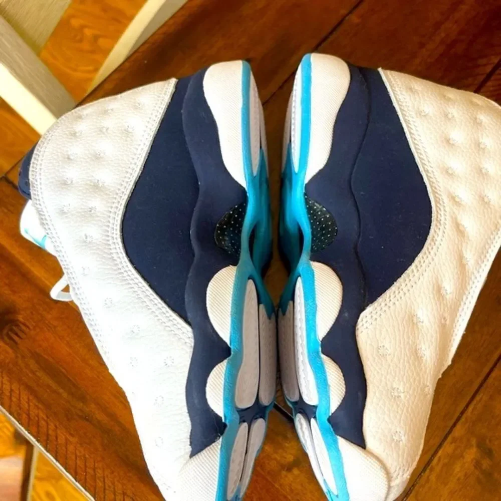 Air Jordan 13 Obsidian powder blue white